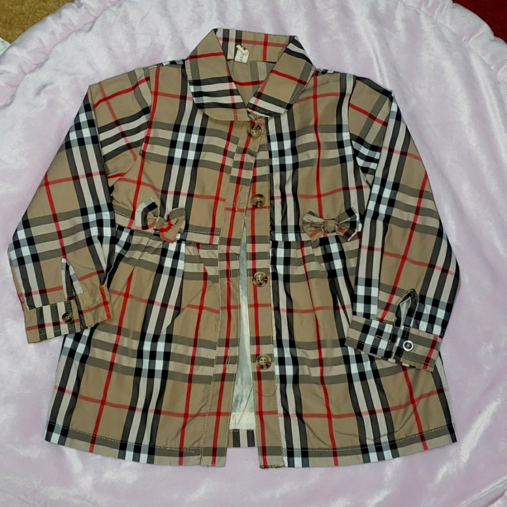 Beautiful jacket with similar burberry pattern - Picture 4 of 9